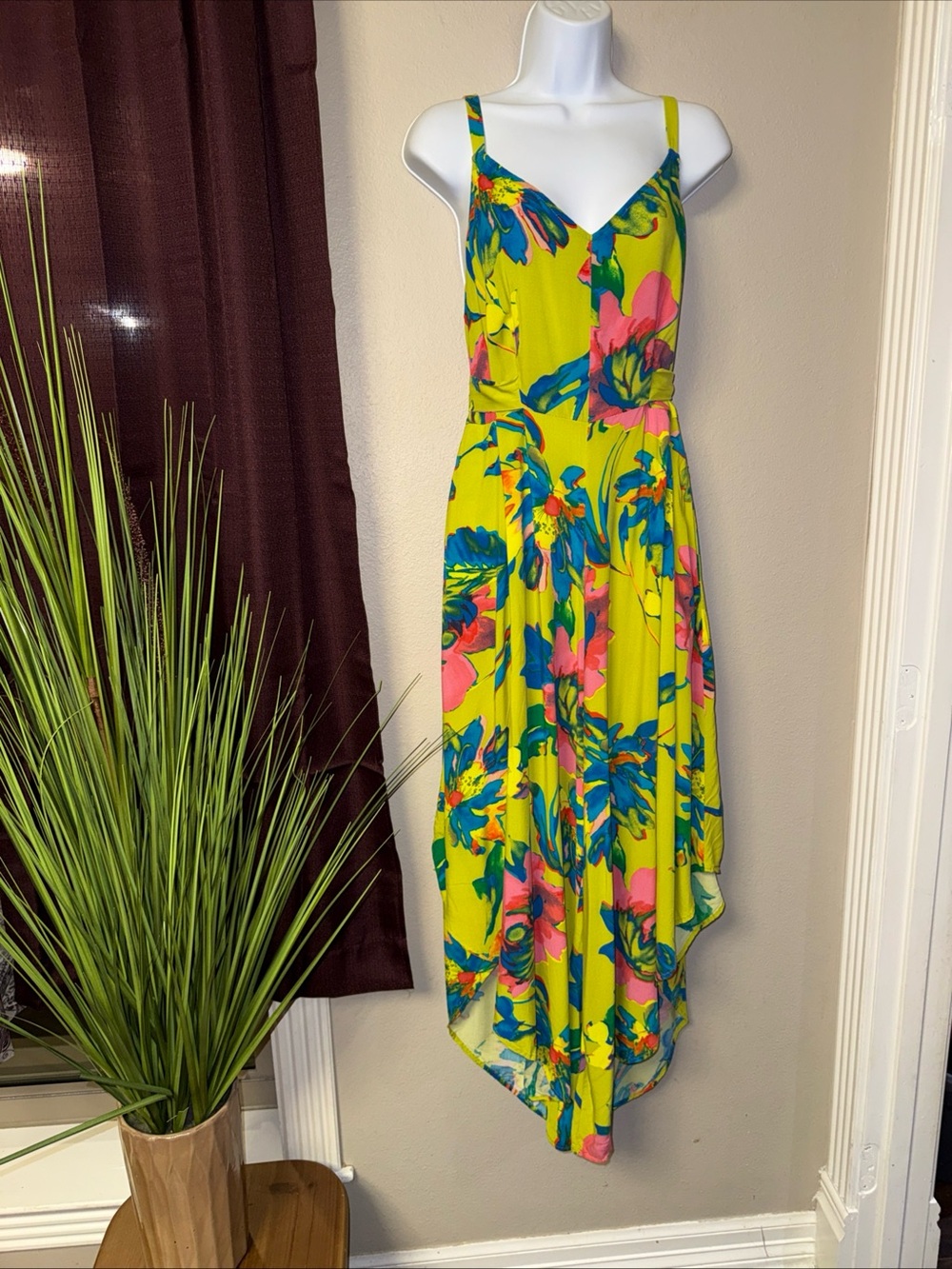 #852 Ivy Street Summer Floral Romper Size Small